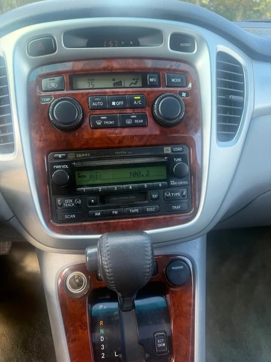 2004 Toyota Highlander - Image 13 of 18