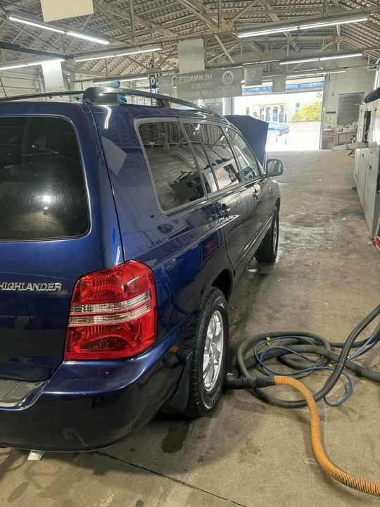 2004 Toyota Highlander - Image 11 of 15
