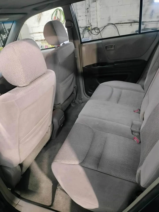 2004 Toyota Highlander - Image 8 of 15