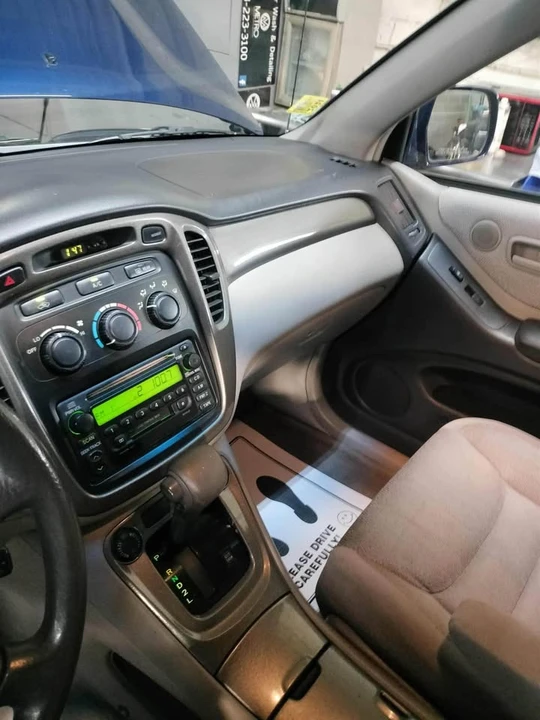 2004 Toyota Highlander - Image 10 of 15