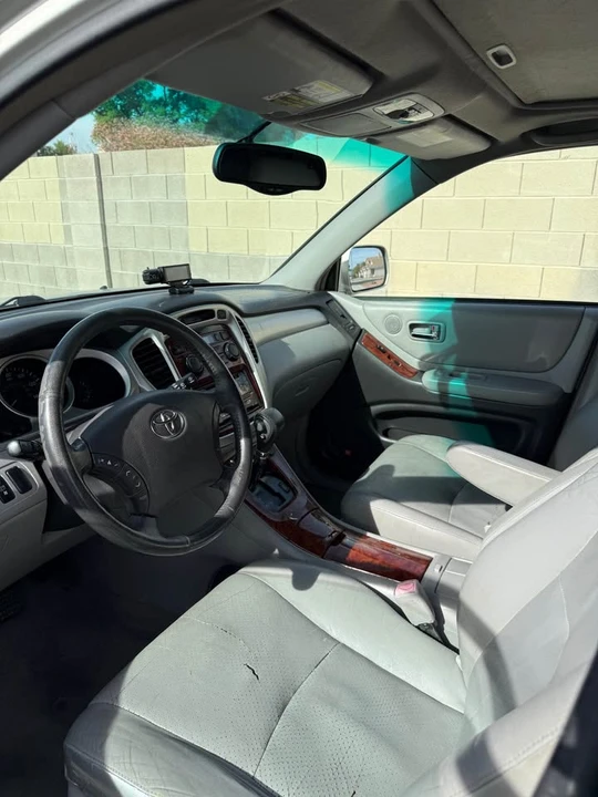 2004 Toyota Highlander - Image 6 of 8