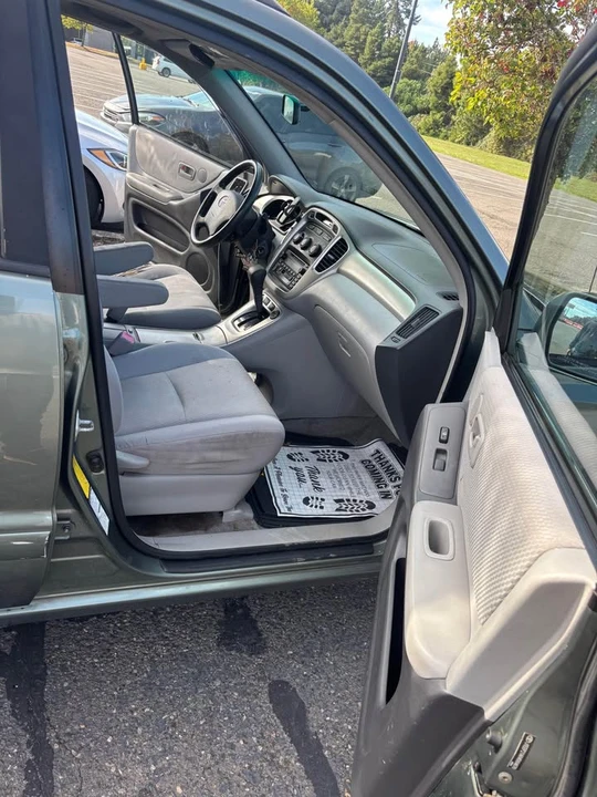 2004 Toyota Highlander - Image 11 of 14