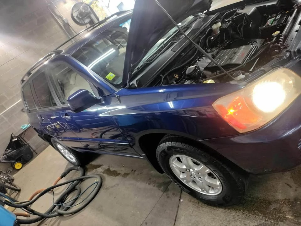 2004 Toyota Highlander - Image 13 of 15