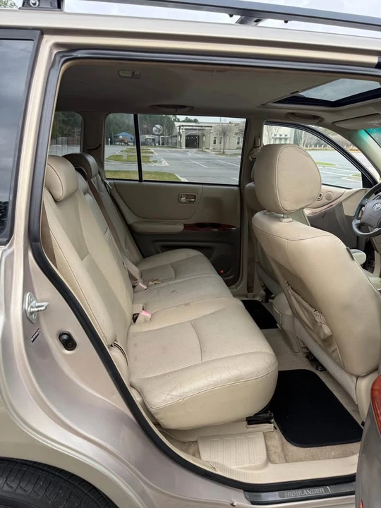 2004 Toyota Highlander - Image 8 of 9