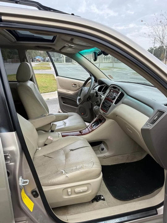 2004 Toyota Highlander - Image 9 of 9