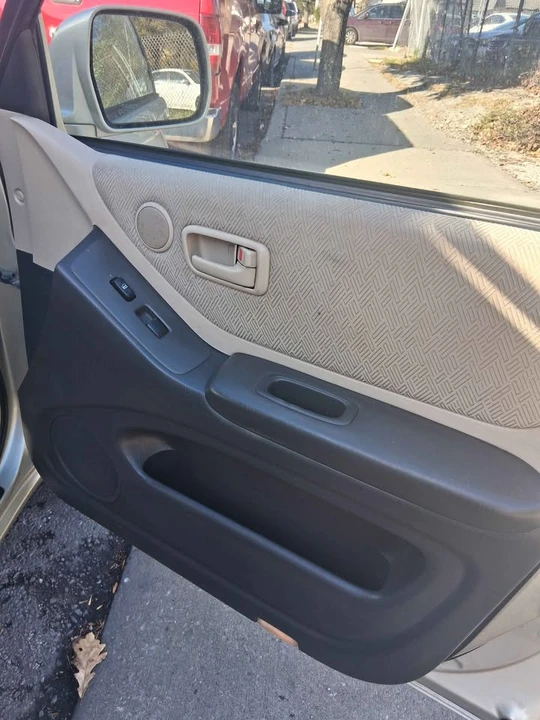 2004 Toyota Highlander - Image 10 of 13
