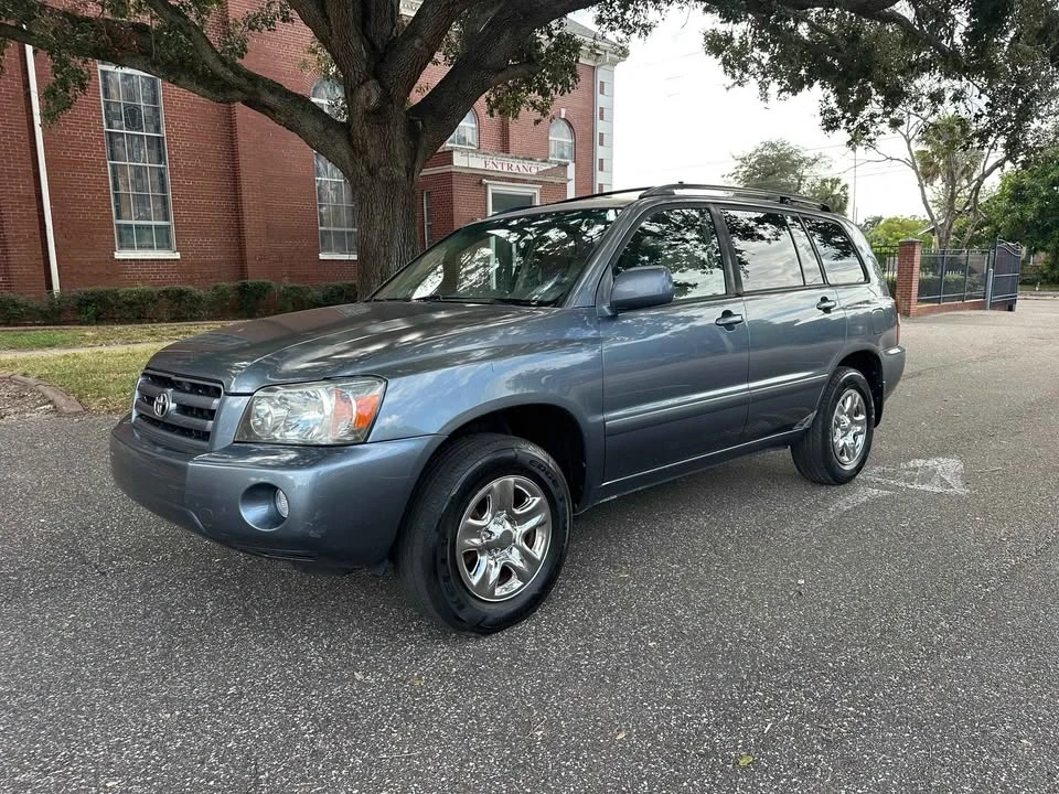 2004 Toyota Highlander - Image 2 of 17