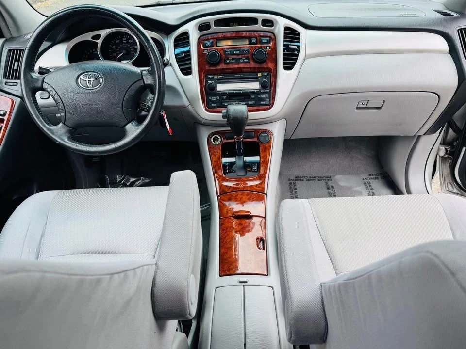 2004 Toyota Highlander - Image 11 of 13
