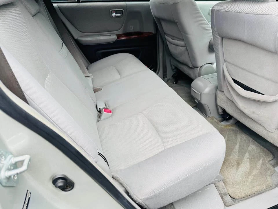 2004 Toyota Highlander - Image 8 of 13