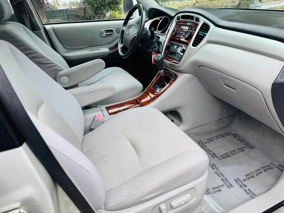 2004 Toyota Highlander - Image 10 of 13