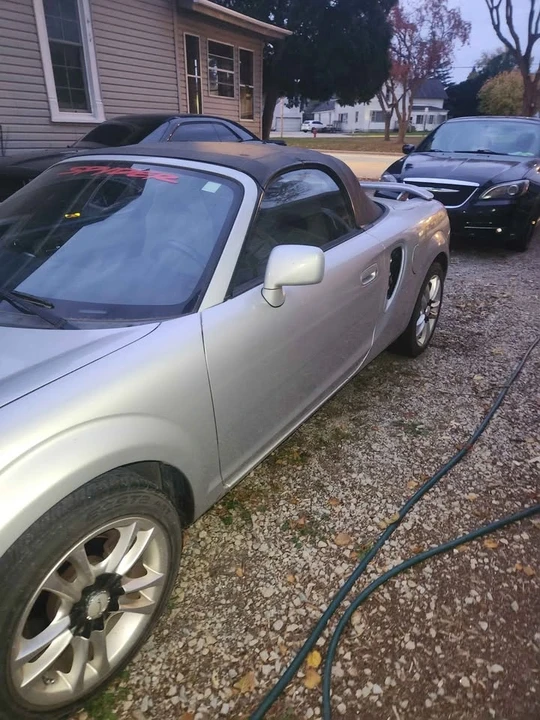 2004 Toyota MR2 Spyder/MR-S - Image 2 of 6