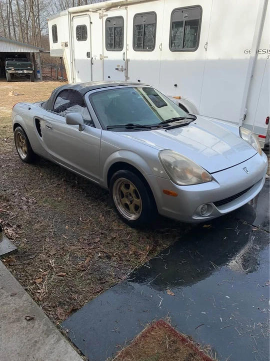 2004 Toyota MR2 Spyder/MR-S - Image 2 of 11