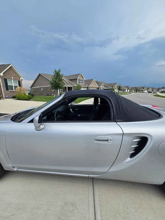 2004 Toyota MR2 Spyder/MR-S - Image 3 of 8