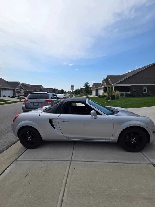 2004 Toyota MR2 Spyder/MR-S - Image 2 of 8
