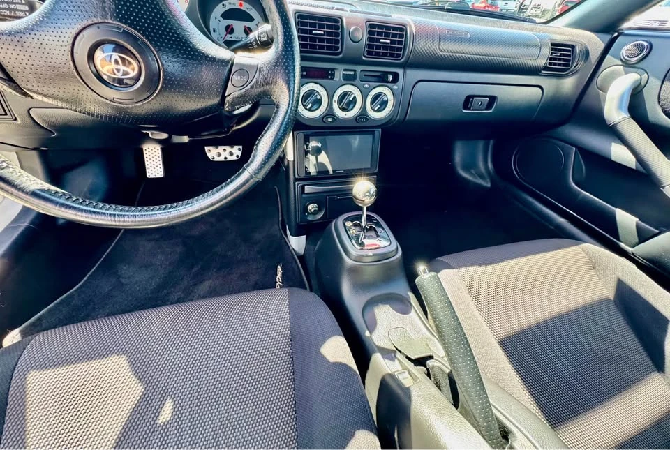 2004 Toyota MR2 Spyder/MR-S - Image 10 of 20