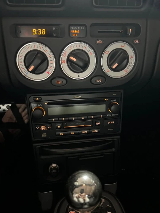 2004 Toyota MR2 Spyder/MR-S - Image 4 of 5