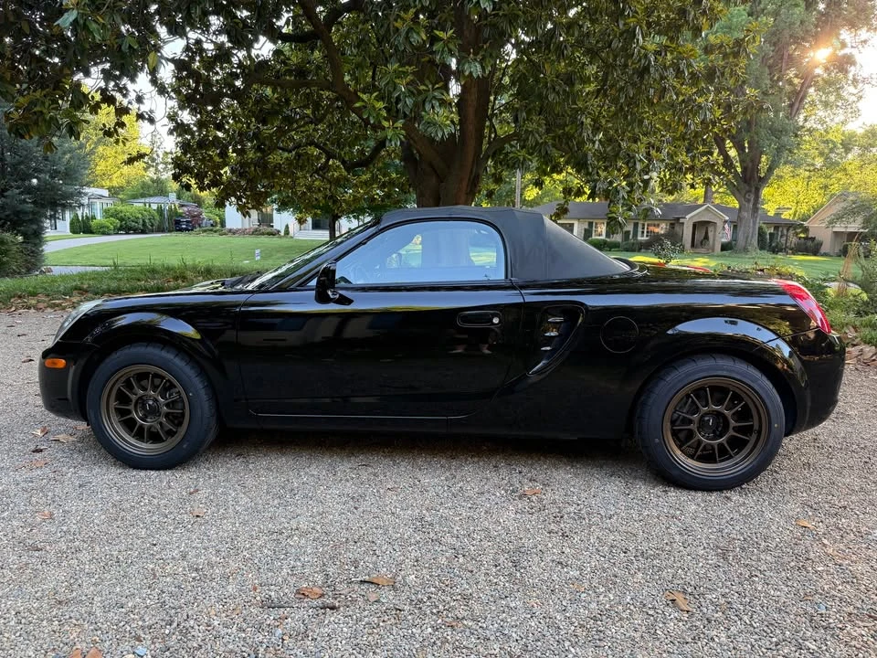 2004 Toyota MR2 Spyder/MR-S - Image 2 of 10