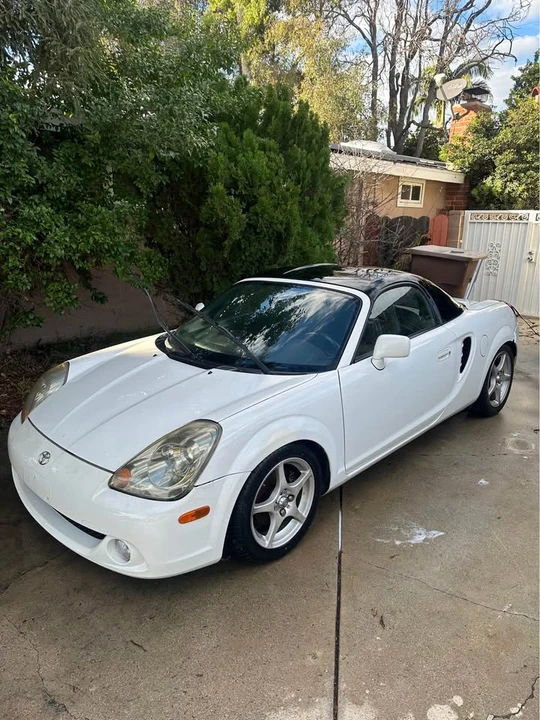 2004 Toyota MR2 Spyder/MR-S - Image 2 of 10