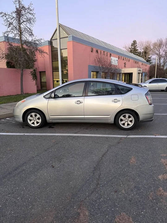 2004 Toyota Prius 2nd Gen - Image 2 of 10