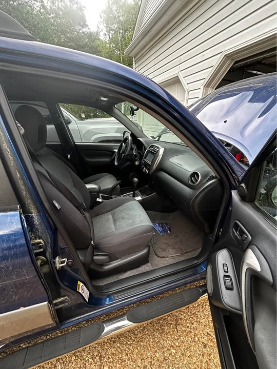 2004 Toyota RAV4 2nd Gen - Image 4 of 5