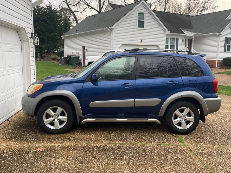 2004 Toyota RAV4 2nd Gen - Image 2 of 5
