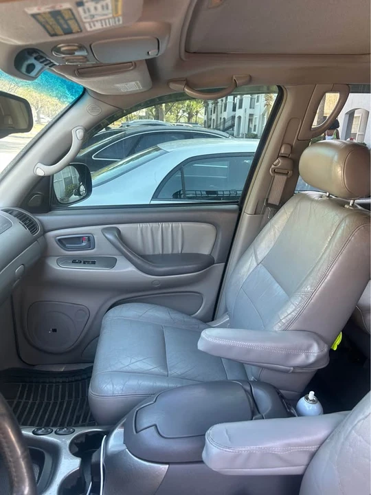 2004 Toyota Sequoia 1st Gen - Image 4 of 8