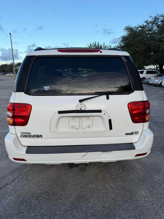 2004 Toyota Sequoia 1st Gen - Image 12 of 13