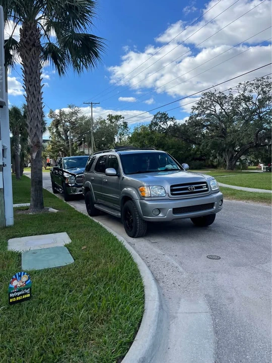 2004 Toyota Sequoia 1st Gen - Image 2 of 2
