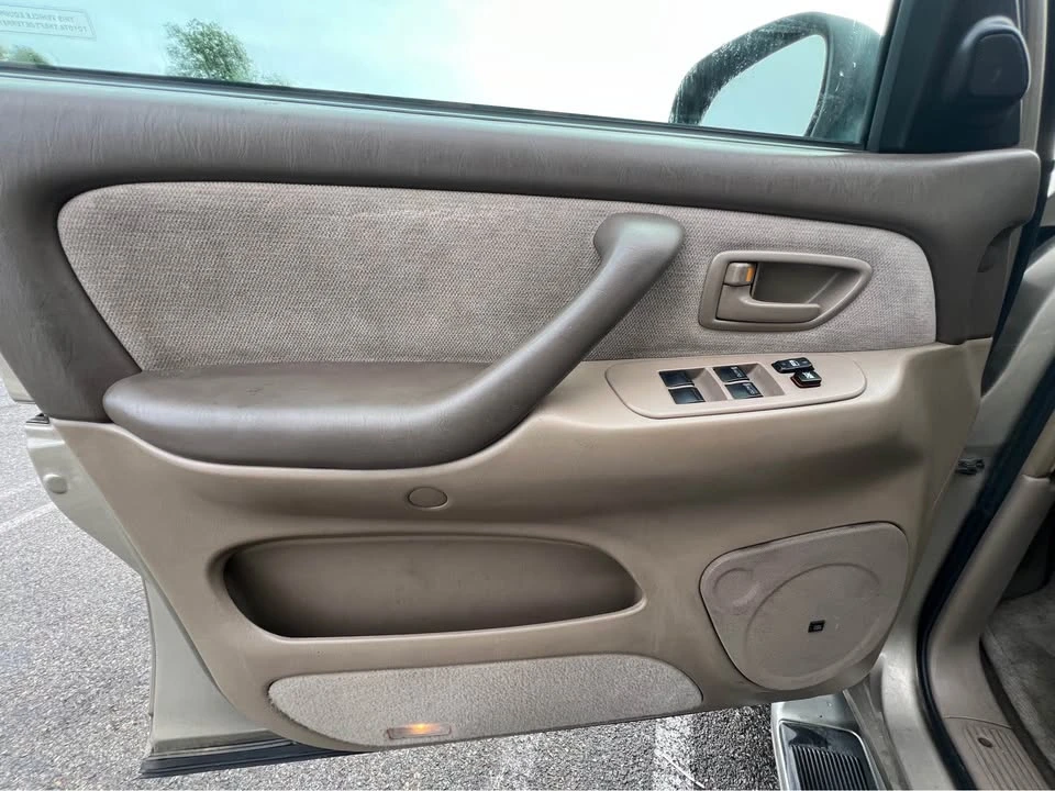 2004 Toyota Sequoia 1st Gen - Image 7 of 10