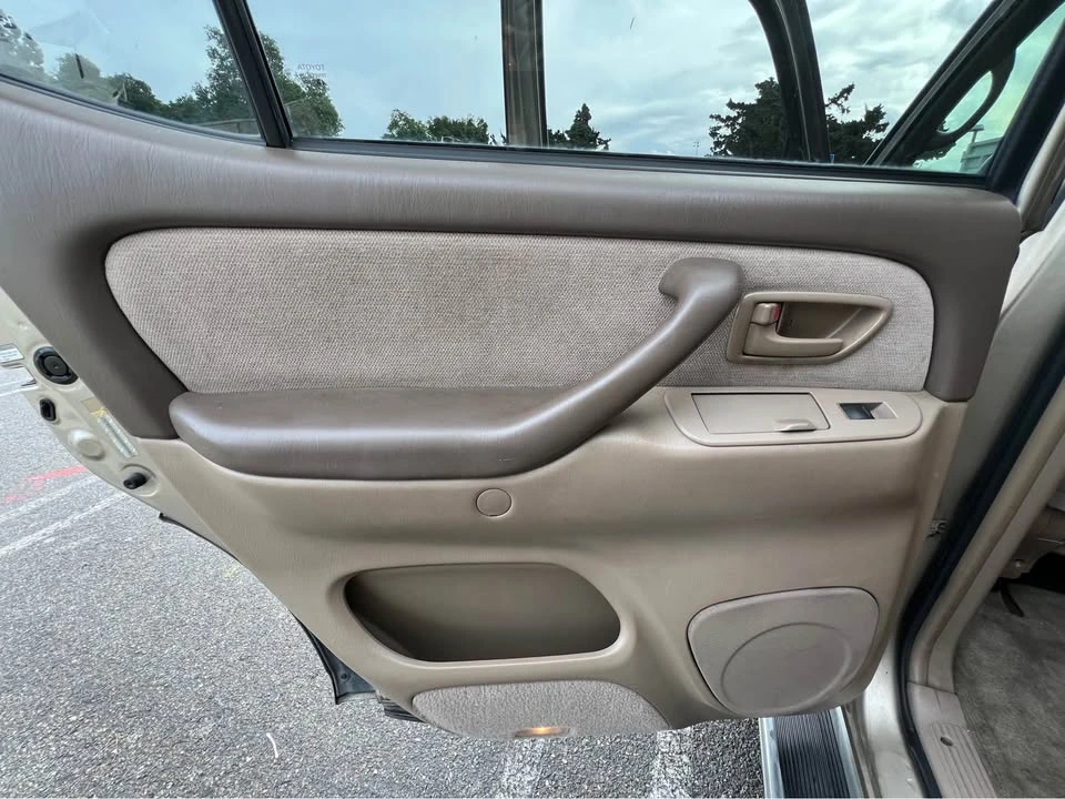 2004 Toyota Sequoia 1st Gen - Image 8 of 10