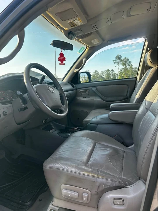 2004 Toyota Sequoia 1st Gen - Image 5 of 9