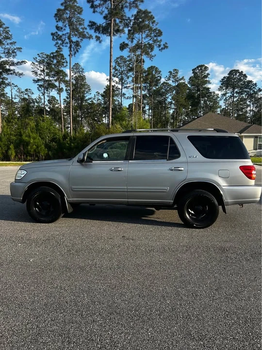2004 Toyota Sequoia 1st Gen - Image 2 of 9