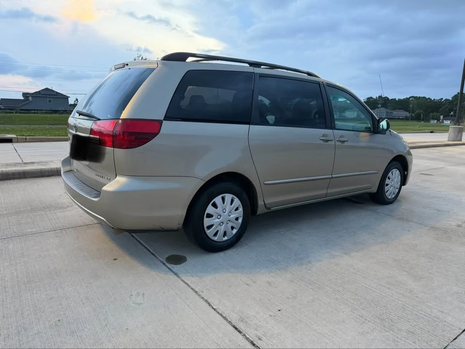 2004 Toyota Sienna 2nd Gen - Image 9 of 10