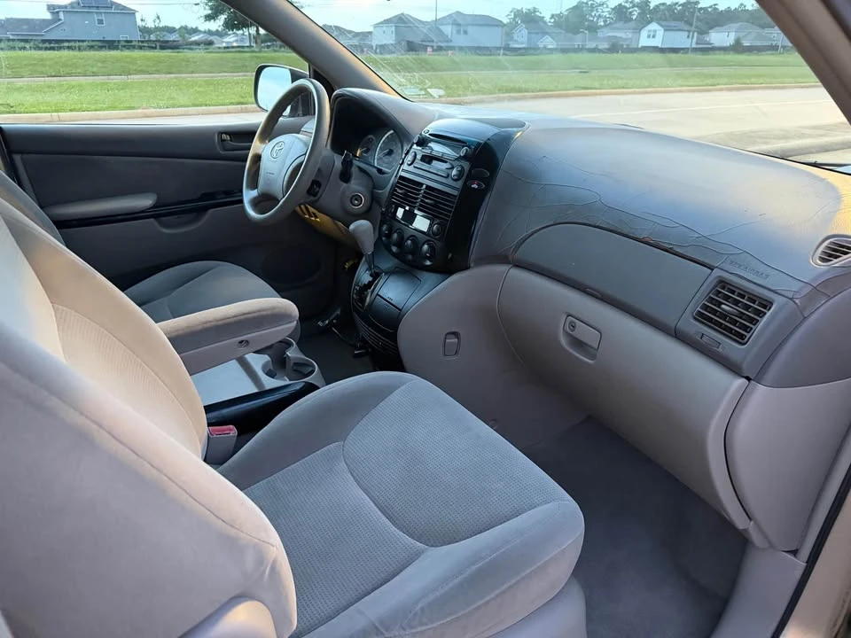 2004 Toyota Sienna 2nd Gen - Image 7 of 10
