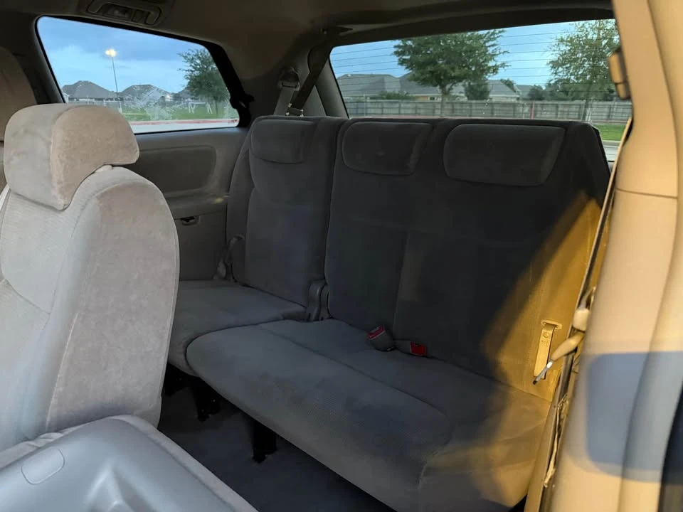 2004 Toyota Sienna 2nd Gen - Image 3 of 10