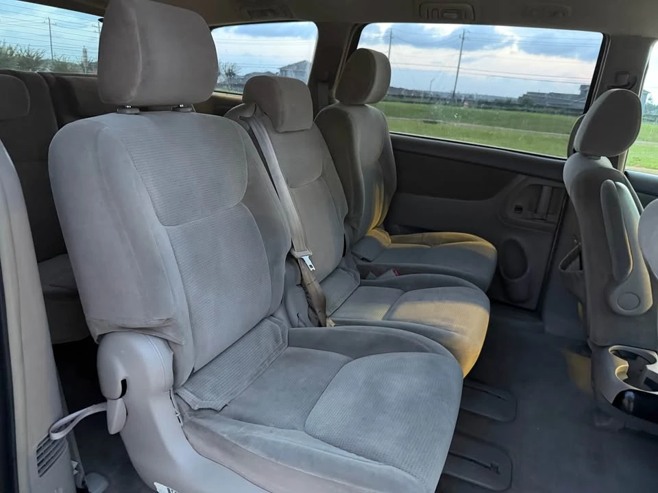 2004 Toyota Sienna 2nd Gen - Image 5 of 10