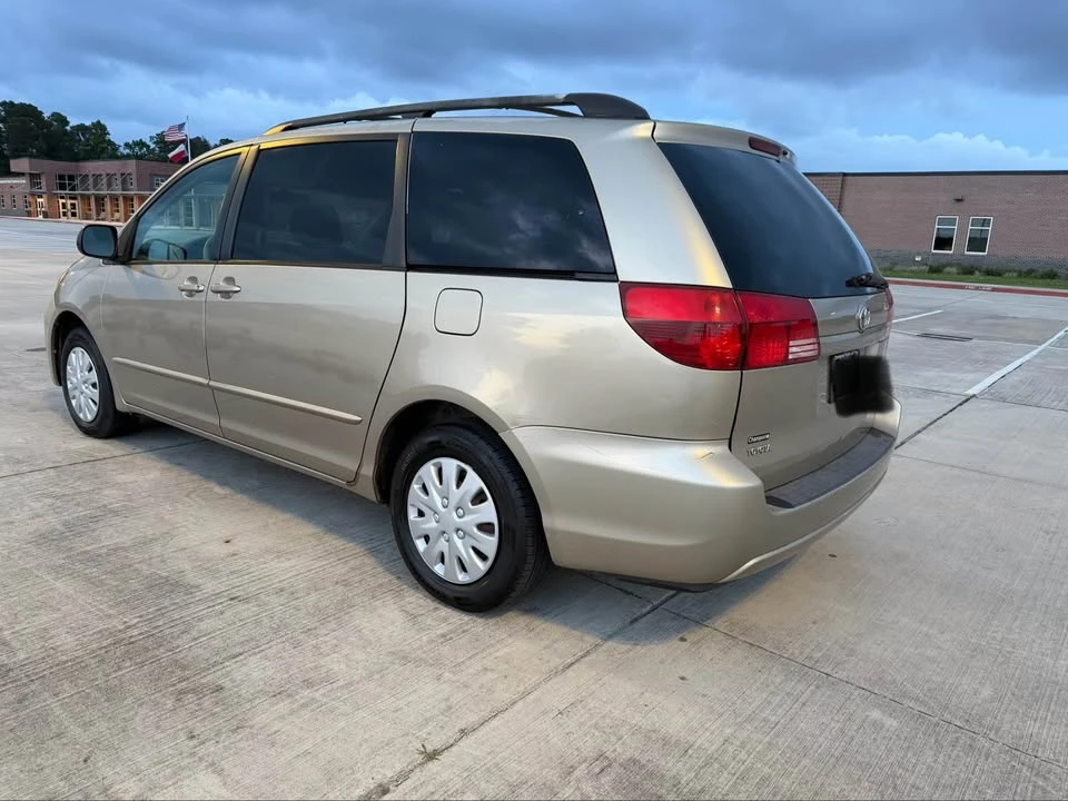 2004 Toyota Sienna 2nd Gen - Image 10 of 10