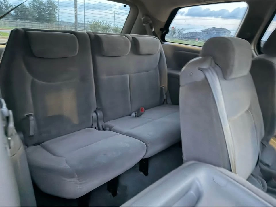 2004 Toyota Sienna 2nd Gen - Image 6 of 10