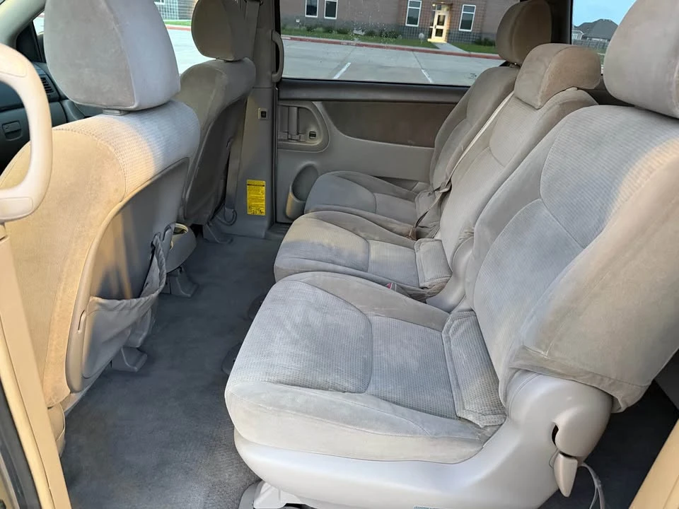 2004 Toyota Sienna 2nd Gen - Image 2 of 10