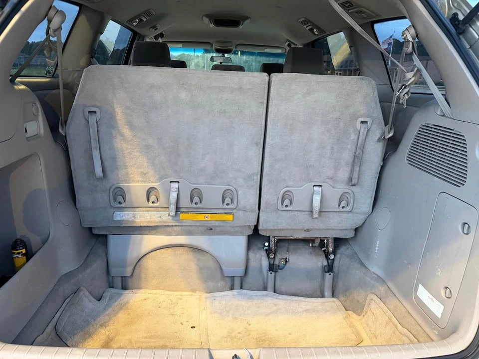 2004 Toyota Sienna 2nd Gen - Image 4 of 10