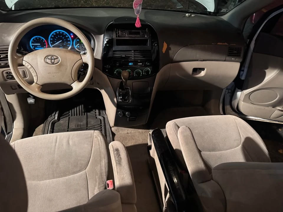 2004 Toyota Sienna 2nd Gen - Image 8 of 9