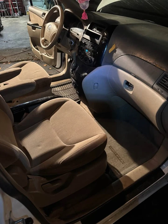 2004 Toyota Sienna 2nd Gen - Image 9 of 9