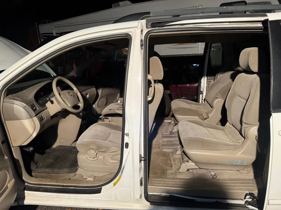 2004 Toyota Sienna 2nd Gen - Image 6 of 9