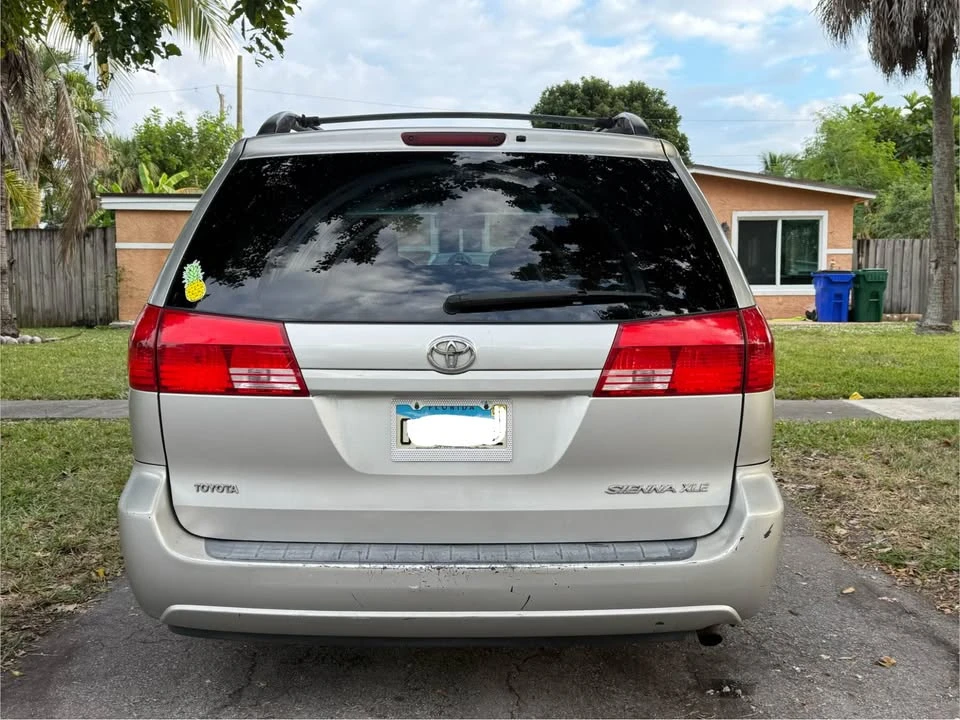 2004 Toyota Sienna 2nd Gen - Image 2 of 9