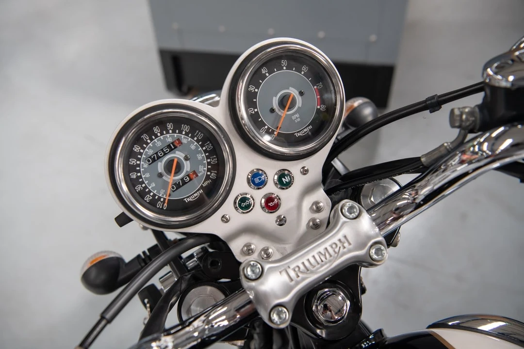 2004 Triumph New Bonneville - Image 11 of 30