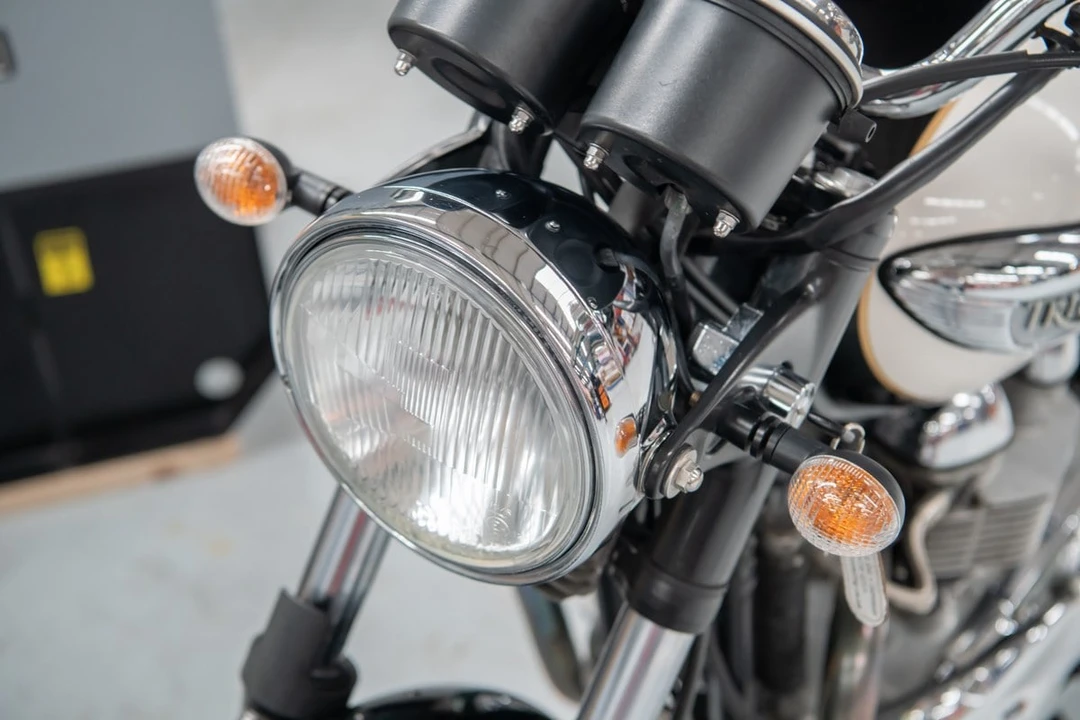 2004 Triumph New Bonneville - Image 23 of 30