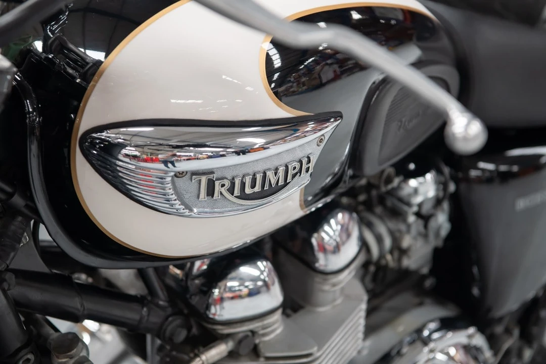 2004 Triumph New Bonneville - Image 22 of 30