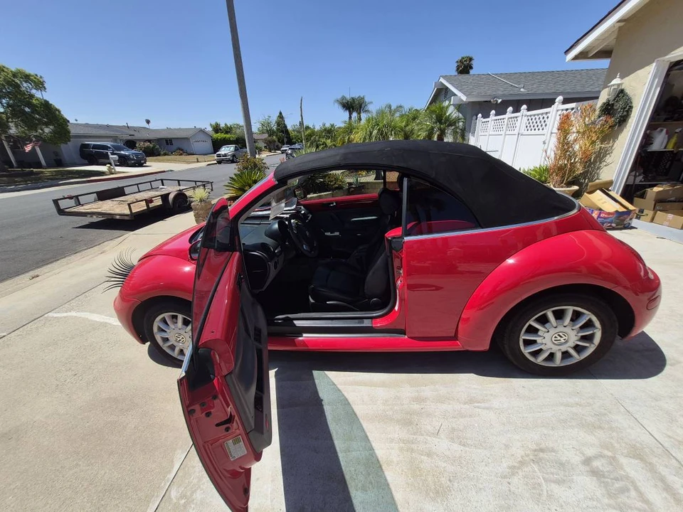 2004 Volkswagen New Beetle - Image 7 of 16