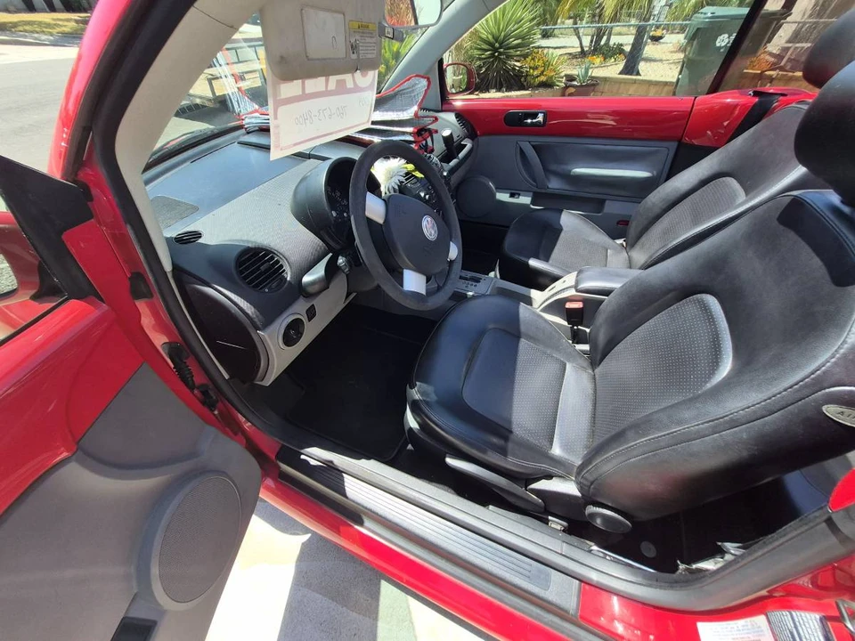 2004 Volkswagen New Beetle - Image 11 of 16