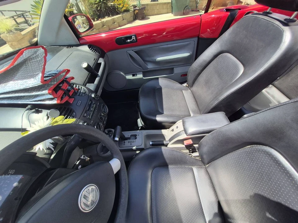 2004 Volkswagen New Beetle - Image 10 of 16